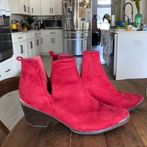 JC Journey Collection Issla Red Faux Suede Metal Toe Booties Size 12